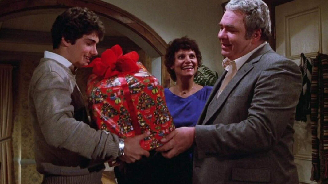 Gremlins - Billy’s father gifts Gizmo