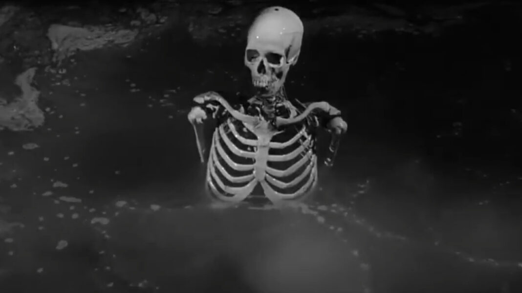 House on Haunted Hill 1959 Skeleton