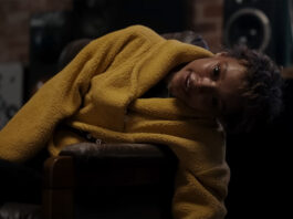 Sophie Wilde as a possessed Mia in Talk to Me
