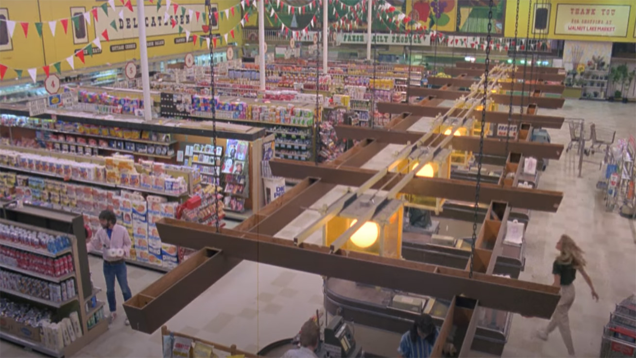 An overhead shot of a supermarket in Intruder (1989)