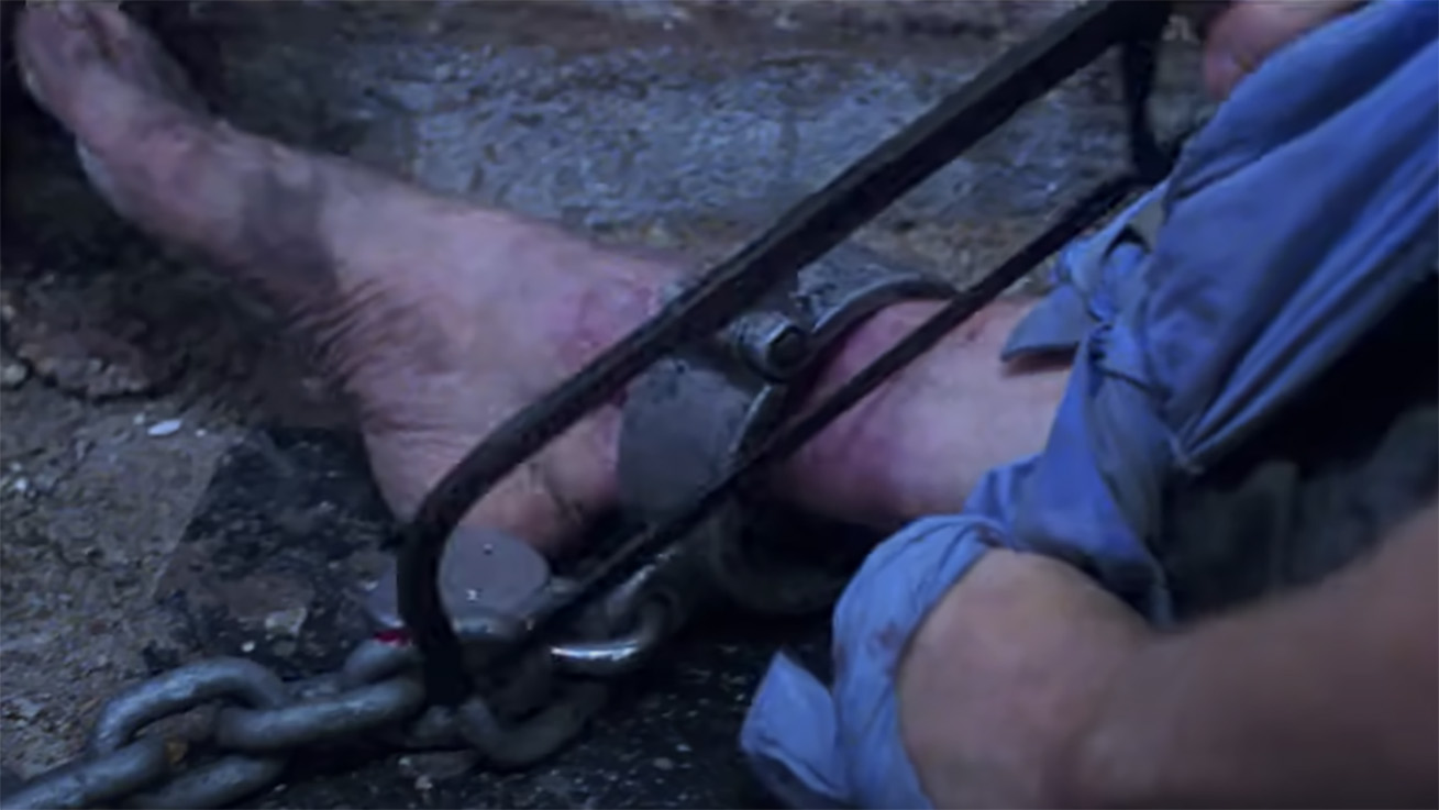 Cary Elwes sawing off his foot in Saw (2004)