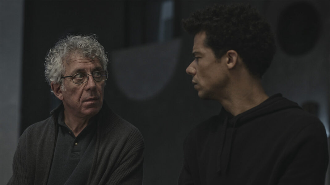 Jacob Anderson as Louis De Point Du Lac and Eric Bogosian as Daniel Molloy - Interview with the Vampire _ Season 2 Episode 5 - Image Courtesy of AMC Network Entertainment LLC