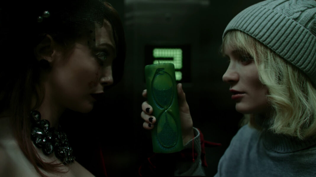 Standing with a mysterious woman in an elevator in Tenebris Somnia