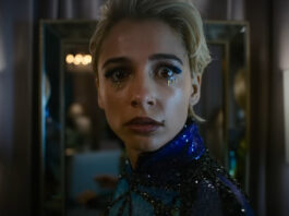 Smile 2 Starring Naomi Scott as pop star Skye Riley