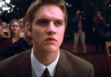 Devon Sawa as Alex Browning in Final Destination