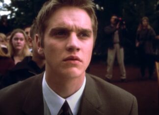 Devon Sawa as Alex Browning in Final Destination