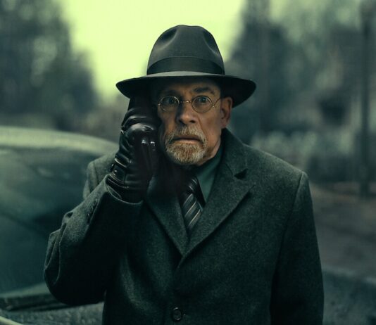 Mark Hamill as Arthur Pym on the phone in The Fall of the House of Usher