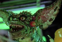 Gremlins 2 The New Batch - a Gremlin in the Lab