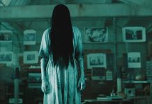 Sadako approaching in a green background in Ringu (1998)