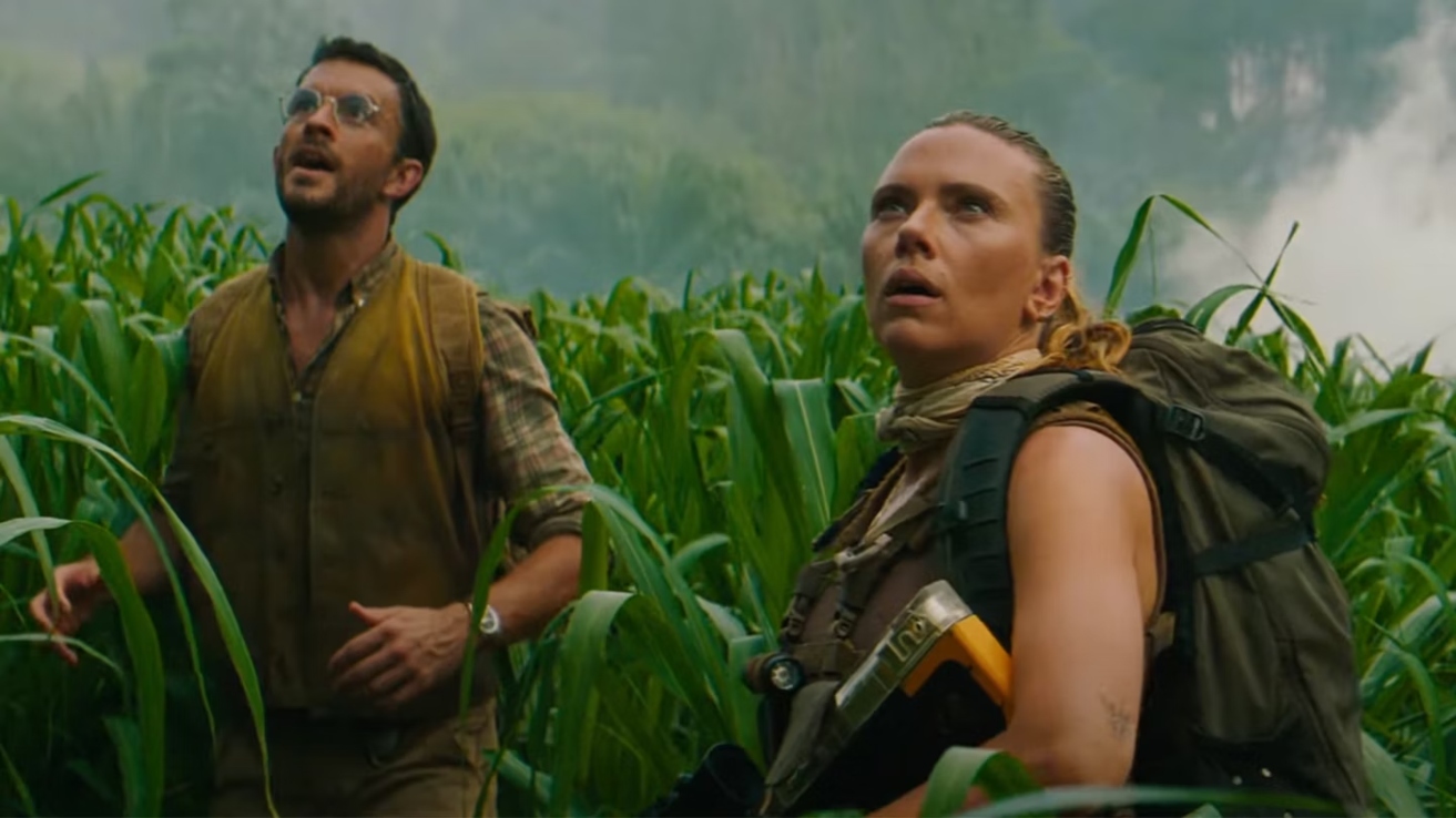 Scarlett Johansson and Jonathan Bailey in Jurassic World Rebirth