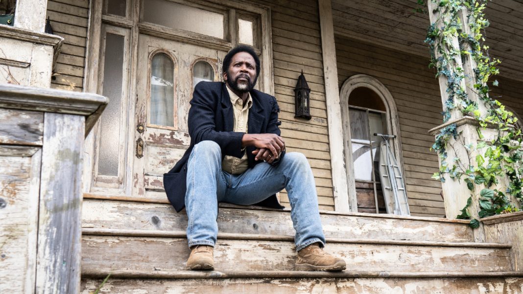Boyd (Harold Perrineau) sits on a front porch in FROM Season 4 Episode 4