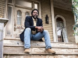Boyd (Harold Perrineau) sits on a front porch in FROM Season 4 Episode 4