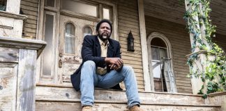 Boyd (Harold Perrineau) sits on a front porch in FROM Season 4 Episode 4