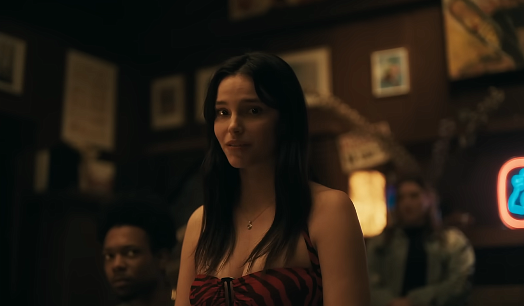 A woman talks to her boyfriend and friends in a bar in Obsession A woman talks to her boyfriend and friends in a bar in Obsession