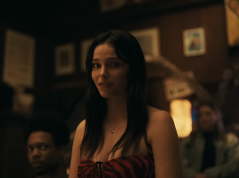 A woman talks to her boyfriend and friends in a bar in Obsession