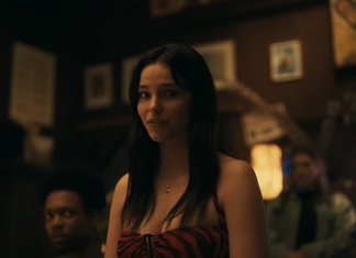 A woman talks to her boyfriend and friends in a bar in Obsession