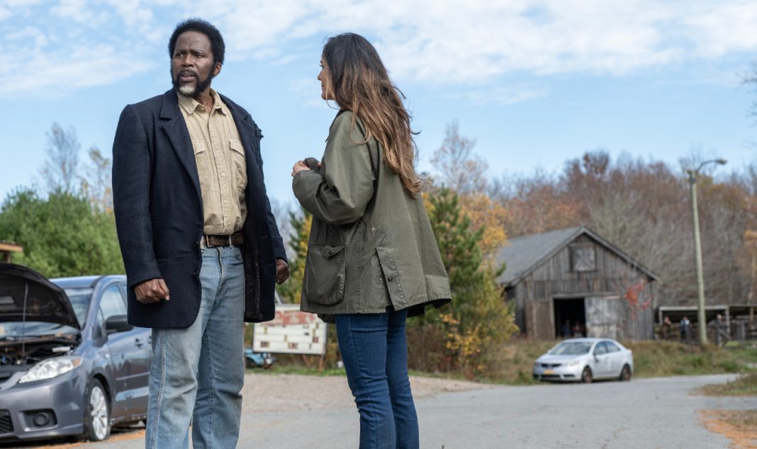 Boyd and Tabatha talk in the street in From Season 4 Episode 9