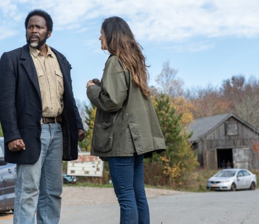 Boyd and Tabatha talk in the street in From Season 4 Episode 9