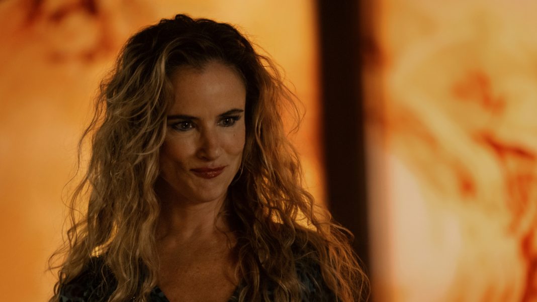 Juliette Lewis's character smiles at Max in Cape Fear Episode 5