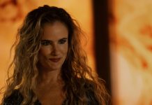 Juliette Lewis's character smiles at Max in Cape Fear Episode 5