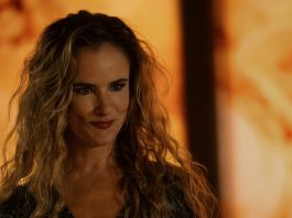 Juliette Lewis's character smiles at Max in Cape Fear Episode 5