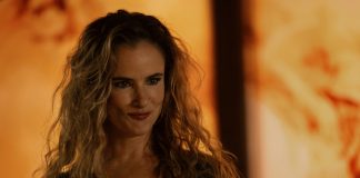 Juliette Lewis's character smiles at Max in Cape Fear Episode 5