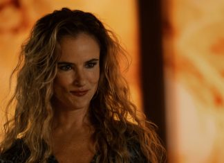 Juliette Lewis's character smiles at Max in Cape Fear Episode 5