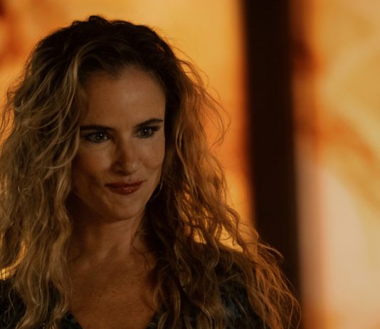 Juliette Lewis's character smiles at Max in Cape Fear Episode 5