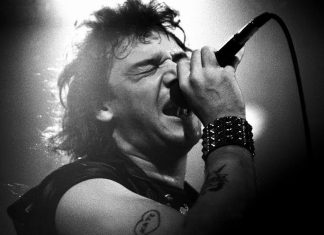 Paul Di’Anno signs on-stage in Iron Maiden’s Lost Singer