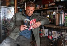 Reacher reads a Lee Child book in a diner in Reacher Season 4