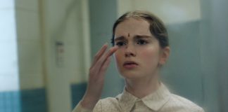 Mike Flanagan’s Carrie Season 1 Review: Stephen King’s First Novel Is Frighteningly Relevant Again Carrie finds blood on her face in Carrie Season 1